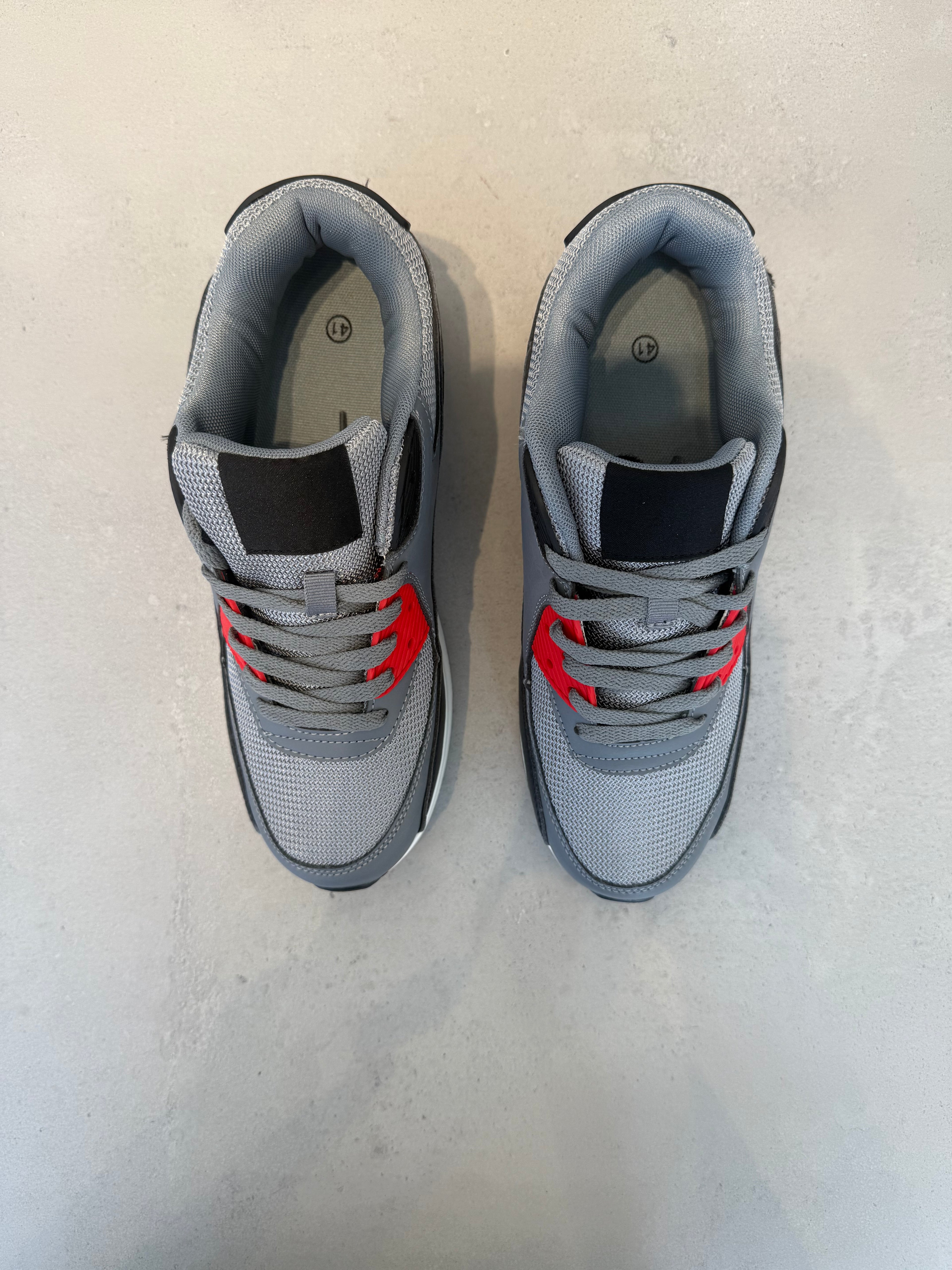 Tenis Para Hombre Gris Con Toques Rojos + Cierre De Cordones + Suela Plana Y Flexible + Tejido Transpirable + 14125