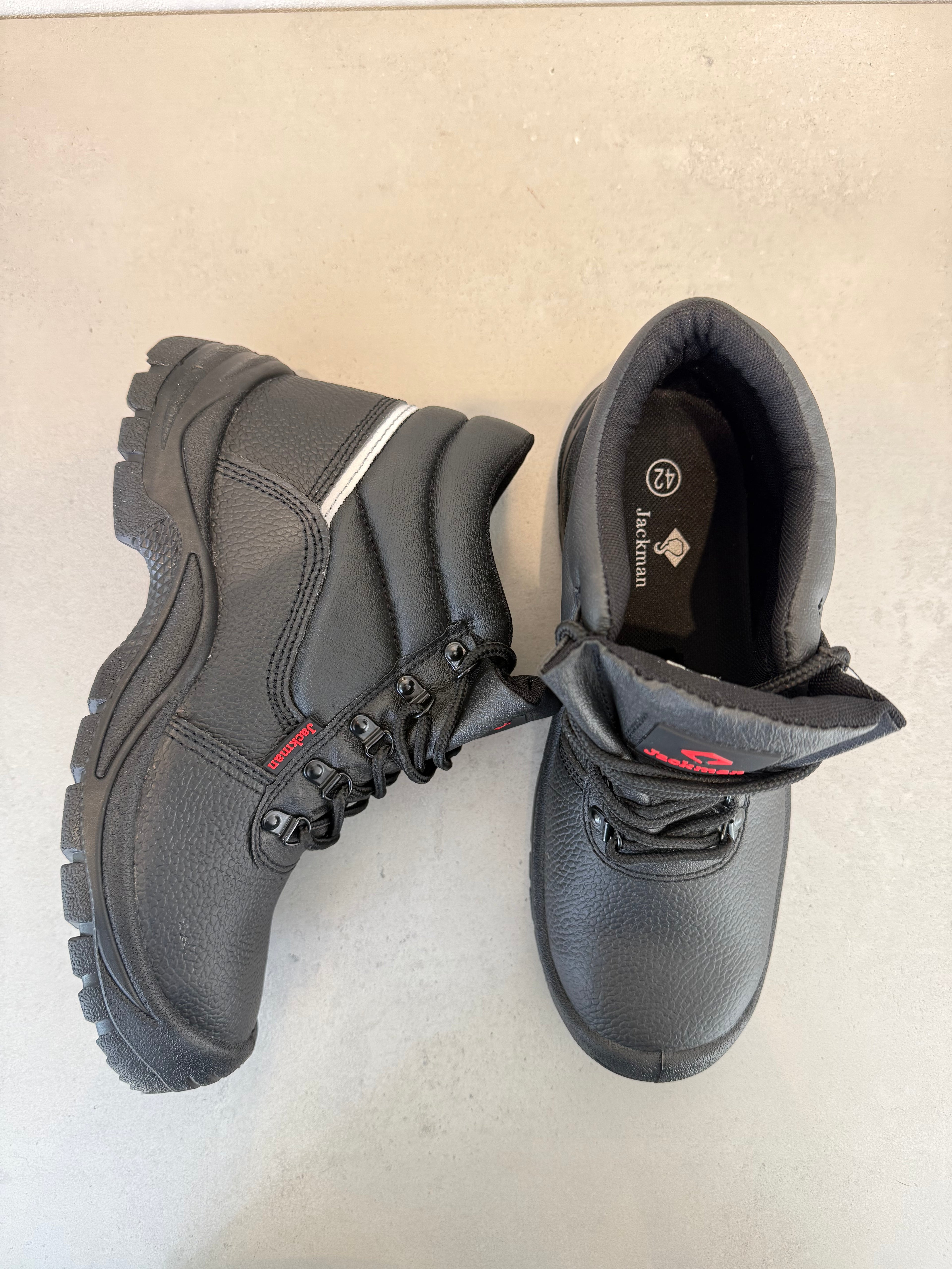 Zapato De Seguridad Acabado Negro Con Detalles En Rojo Y Puntera De Acero - 14116