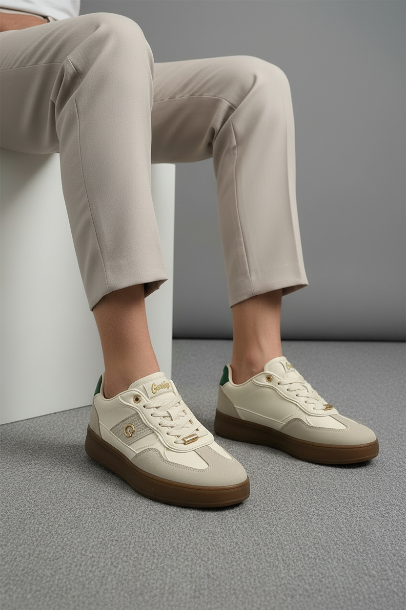 Tenis Casual En Gamuza Con Paneles Estampados Monograma Y Detalles Crema, Estilo Urbano - 13459