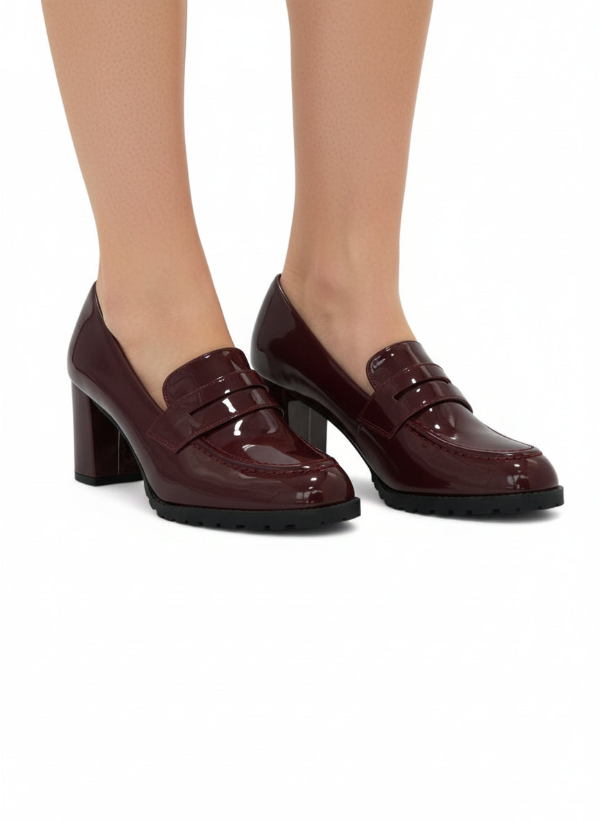 10822 - Tacones Tipo Mocasín para Mujer en Charol Vino