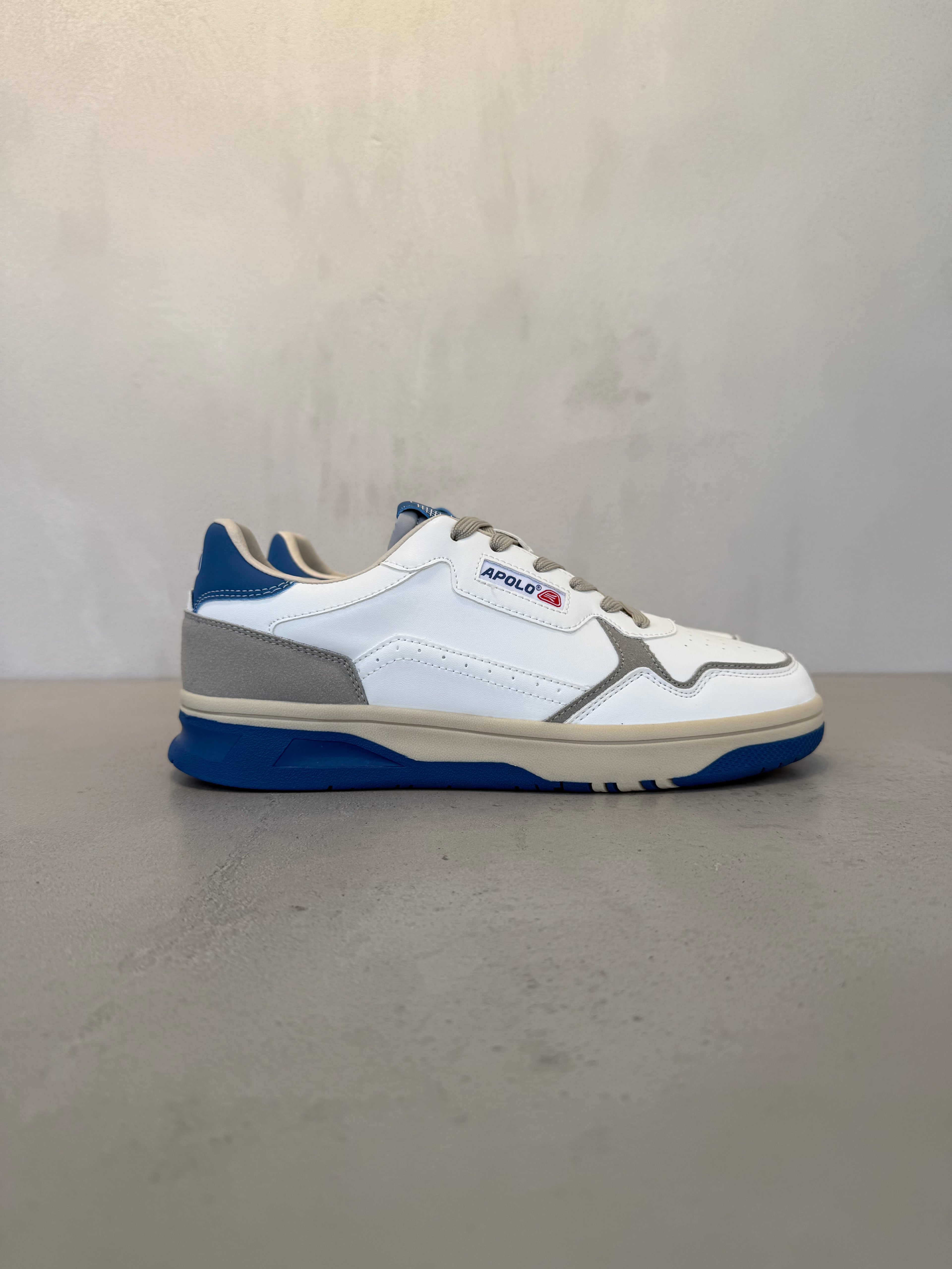 Zapato de Tacón Bicolor Blanco y Beige con Acabado Brillante y Silueta Sofisticada – Tacón Cómodo – 14640