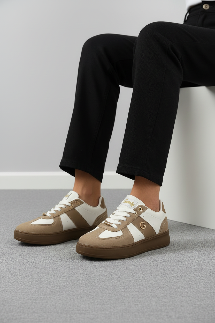 Tenis Casual Negro Con Suela Marrón Detalles Metálicos Minimalista Para Uso Diario - 13453