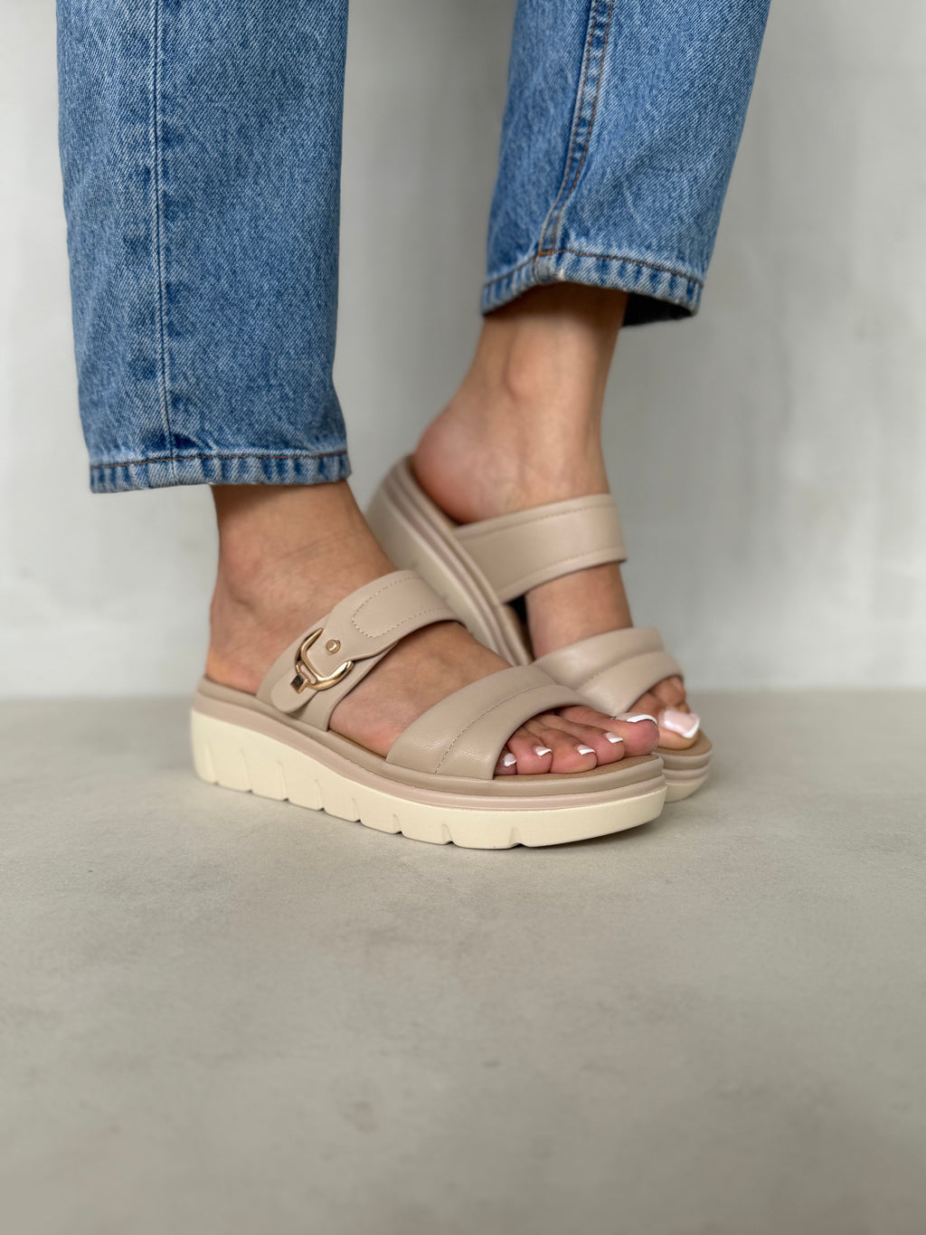 Sandalias Rosas Plataforma Con Doble Hebilla Modelo 14031 Confort Máximo Para Todo El Día Y Estilo Moderno