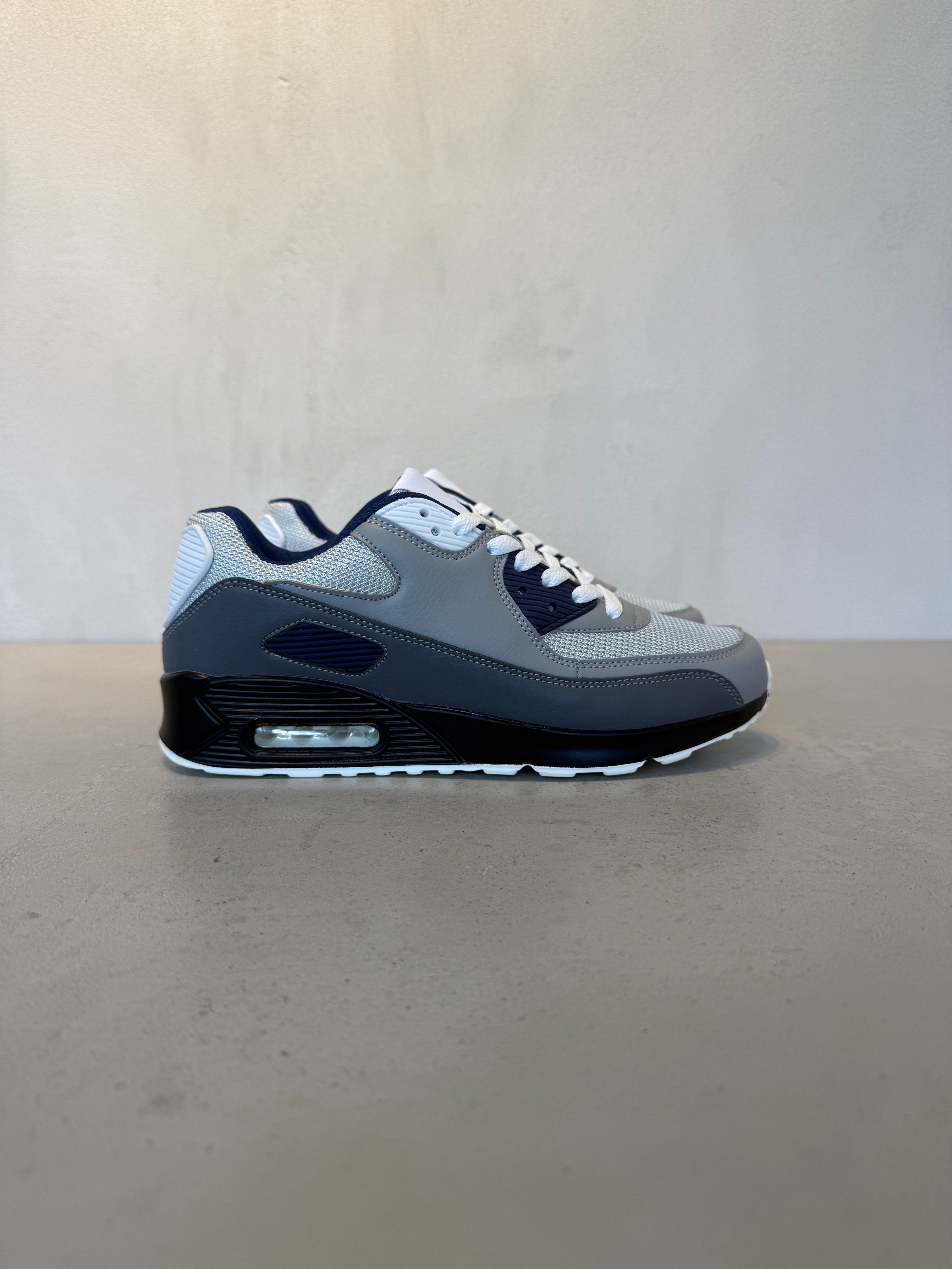 Zapatillas Deportivas Con Acabado Texturizado En Gris Y Negro, Cierre De Cordones Y Suela De Goma – 14122