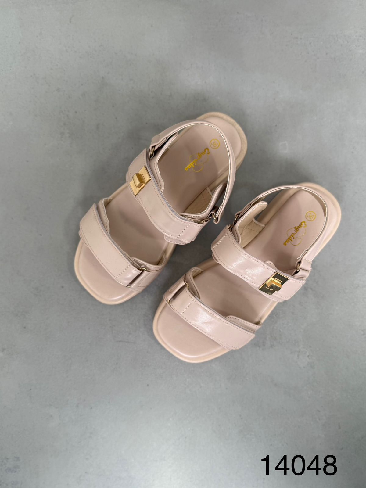 Sandalias Minimalismo Urbano 14048 Con Velcro Ajustable Para Confort Diario Todo El Día