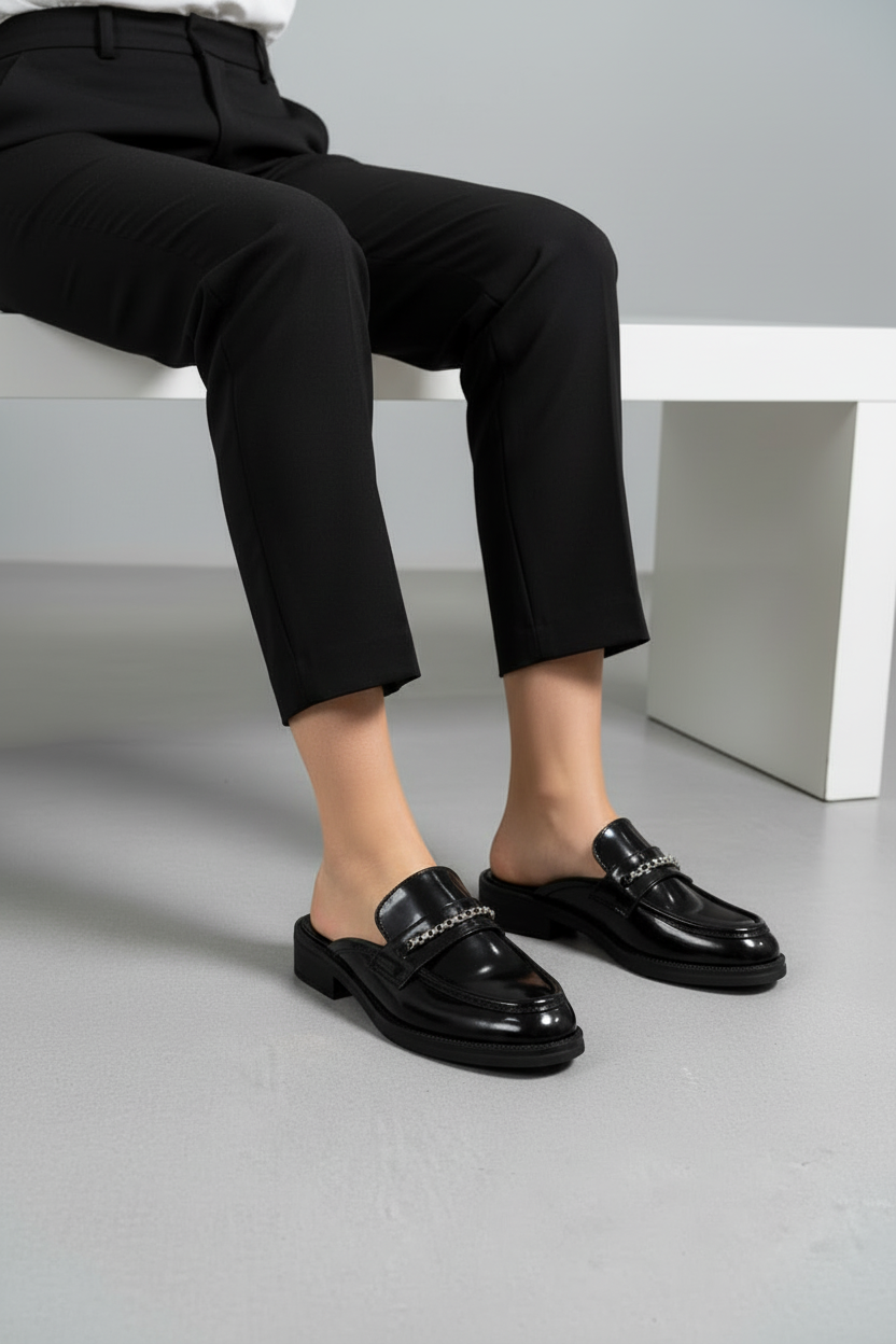 Zuecos Tipo Mocasín Para Mujer En Charol Destalonados Diseño Minimalista – 14074