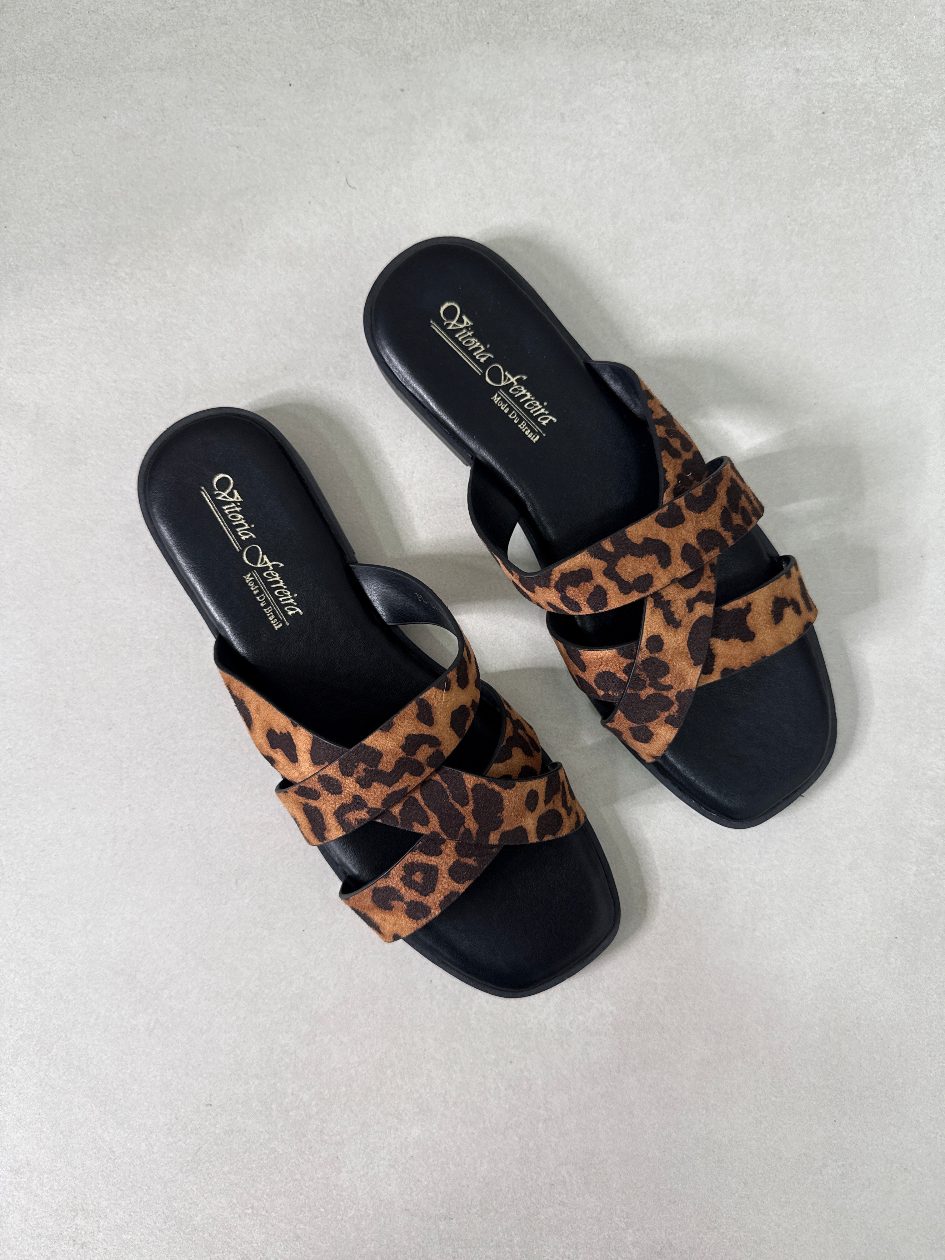 Sandalias Leopardo Marrón Cruzadas 14414 Confort Todo El Día Ajuste Firme Y Elegante Para Verano