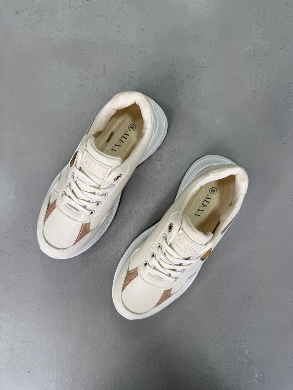 Tenis Chunky para Mujer en Beige con Detalles Café y Suela Alta – Estilo Urbano y Minimalista 14145