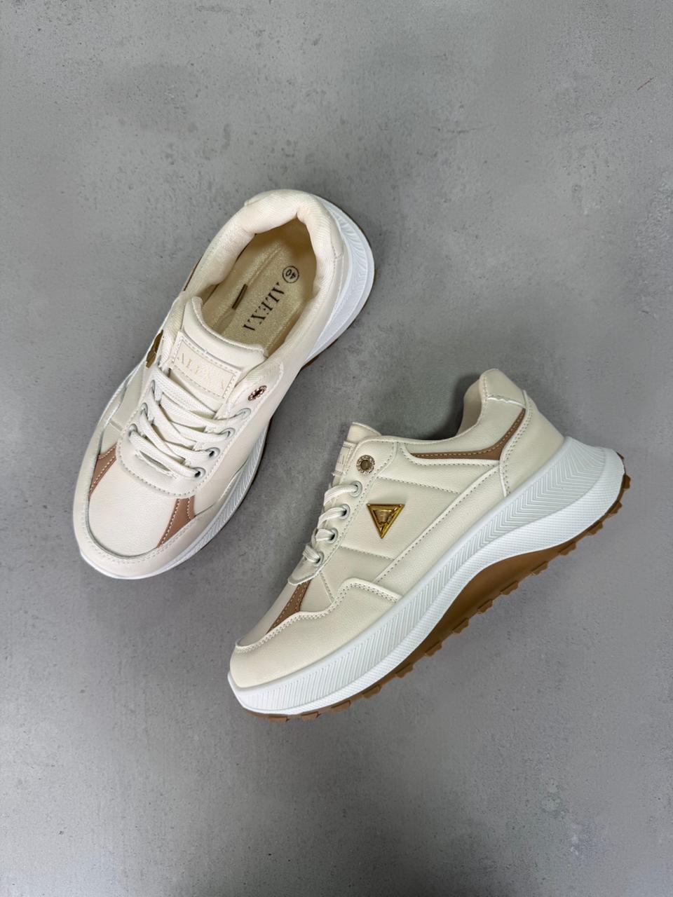 Tenis Chunky para Mujer en Beige con Detalles Café y Suela Alta – Estilo Urbano y Minimalista 14145