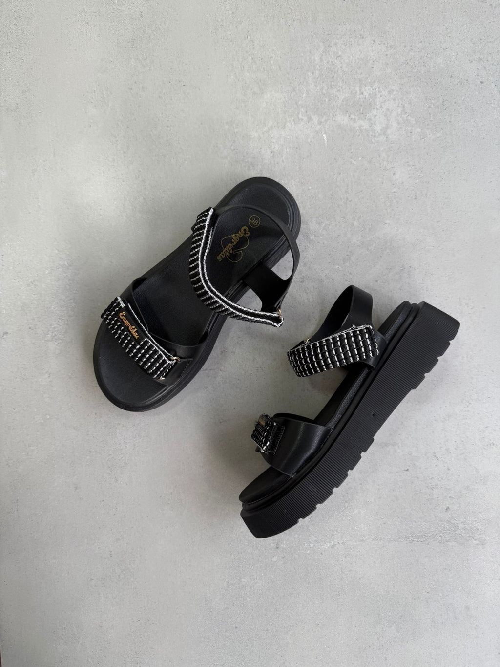 Sandalias Negras Con Plataforma Brillos 14272 Elegancia Moderna Para Estilo Casual O Nocturno