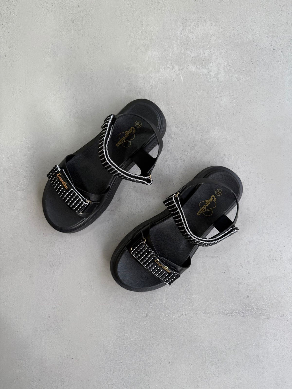 Sandalias Negras Con Plataforma Brillos 14272 Elegancia Moderna Para Estilo Casual O Nocturno