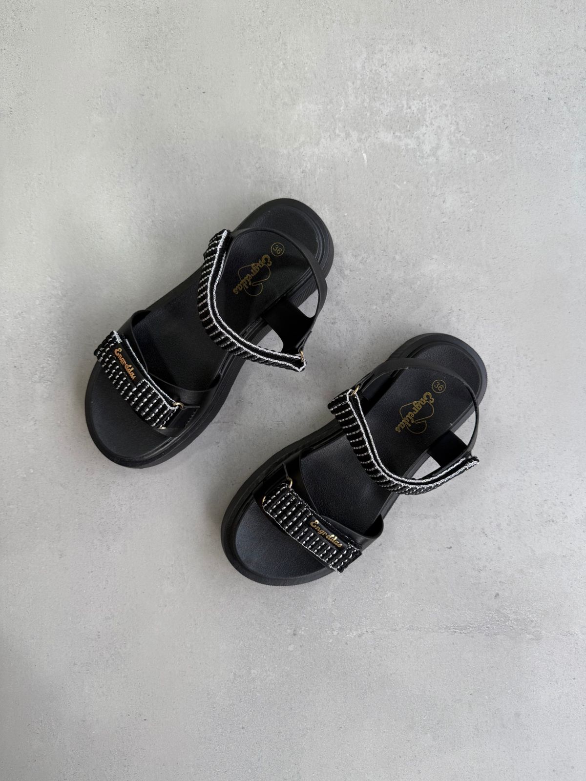 Sandalias Negras Con Plataforma Brillos 14272 Elegancia Moderna Para Estilo Casual O Nocturno