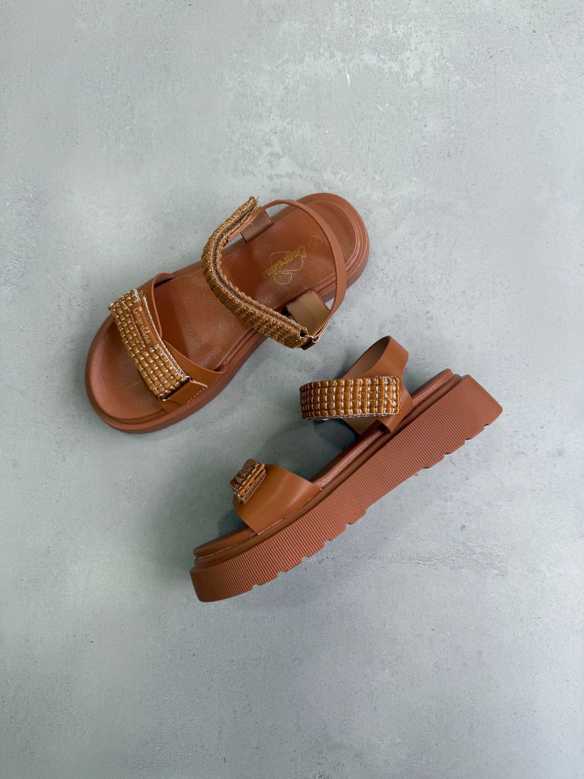 Sandalias Camel Plataformas Brillantes 14274 Look Moderno Y Sofisticado Para Tu Estilo Casual