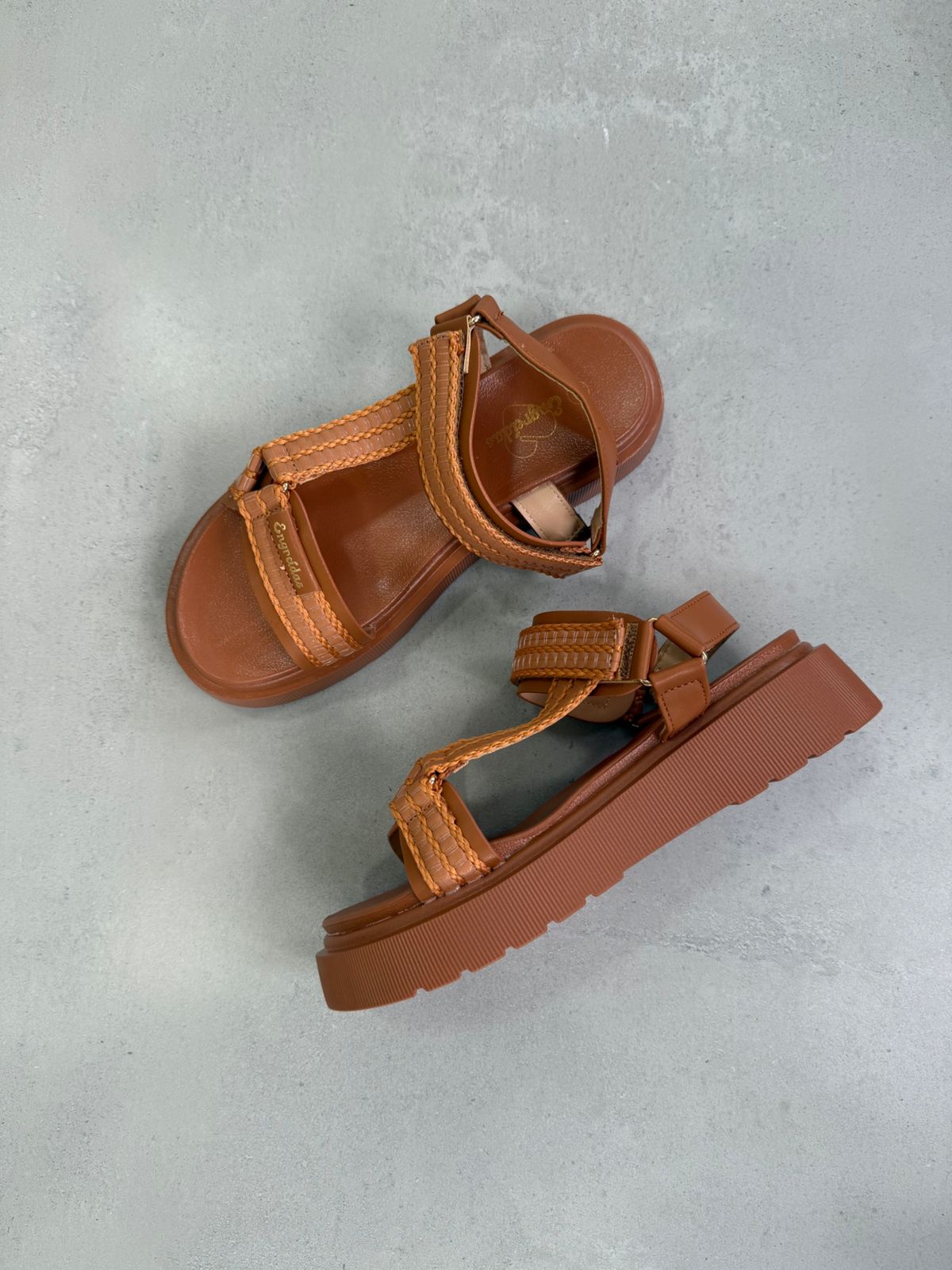 Sandalias Camel Plataforma 14276 Con Cierres Ajustables Y Diseño Versátil Para Verano