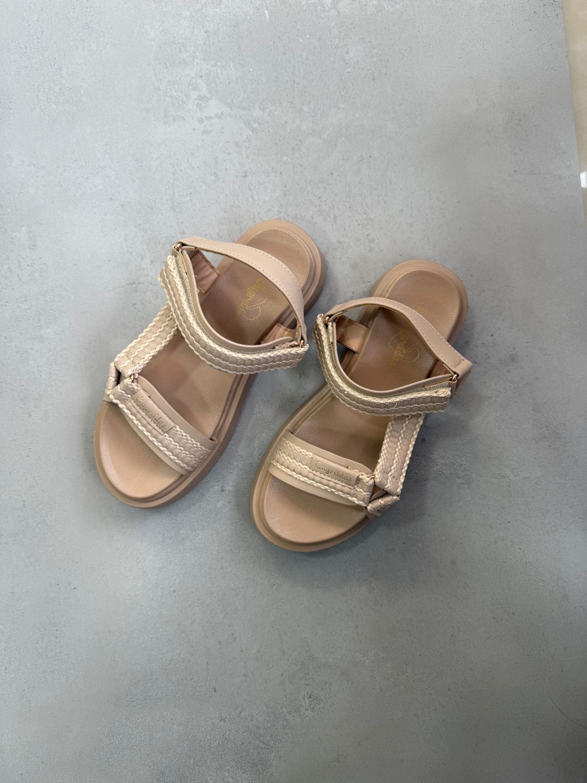 Sandalias Beige Plataforma 14277 Con Cierres Ajustables Ligera Y Moderna Para Todo El Dia