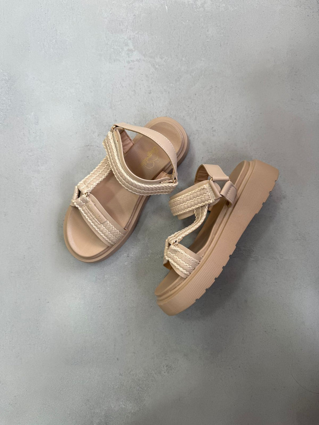 Sandalias Beige Plataforma 14277 Con Cierres Ajustables Ligera Y Moderna Para Todo El Dia