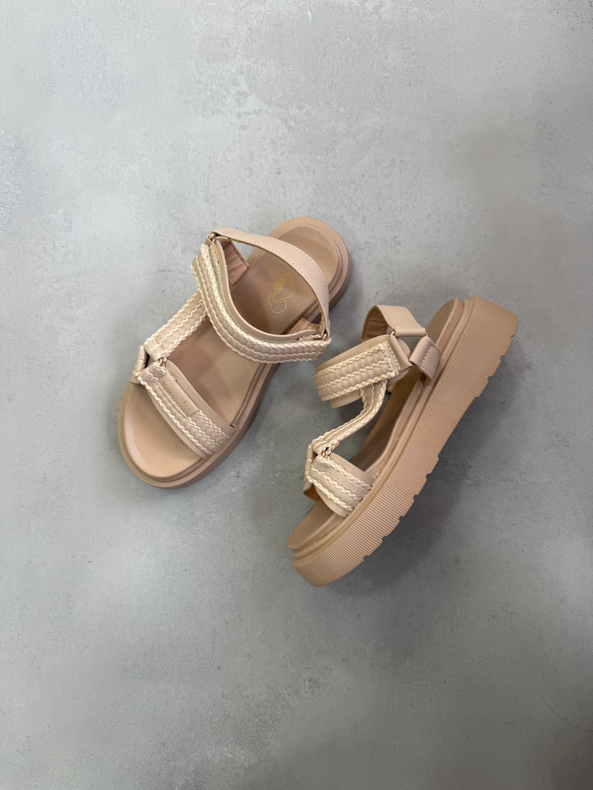 Sandalias Beige Plataforma 14277 Con Cierres Ajustables Ligera Y Moderna Para Todo El Dia