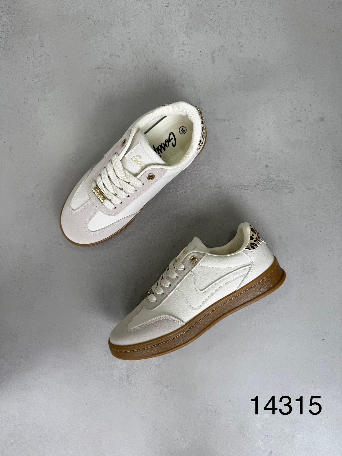 Zapatillas Para Dama Off White Con Detalle Animal Print En El Talón + Estilo Moderno + 14315