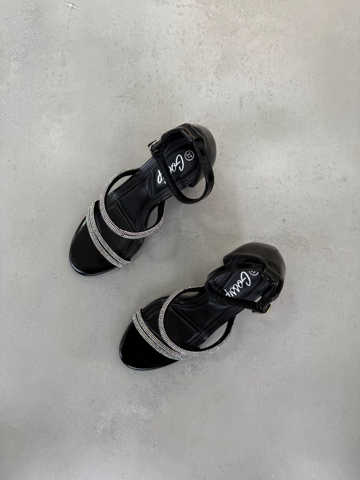 Sandalias Gala Brillo 14331 Con Tacón Alto Y Tiras Brillantes Con Hebilla Ajustable Para Un Estilo Elegante Y Atemporal