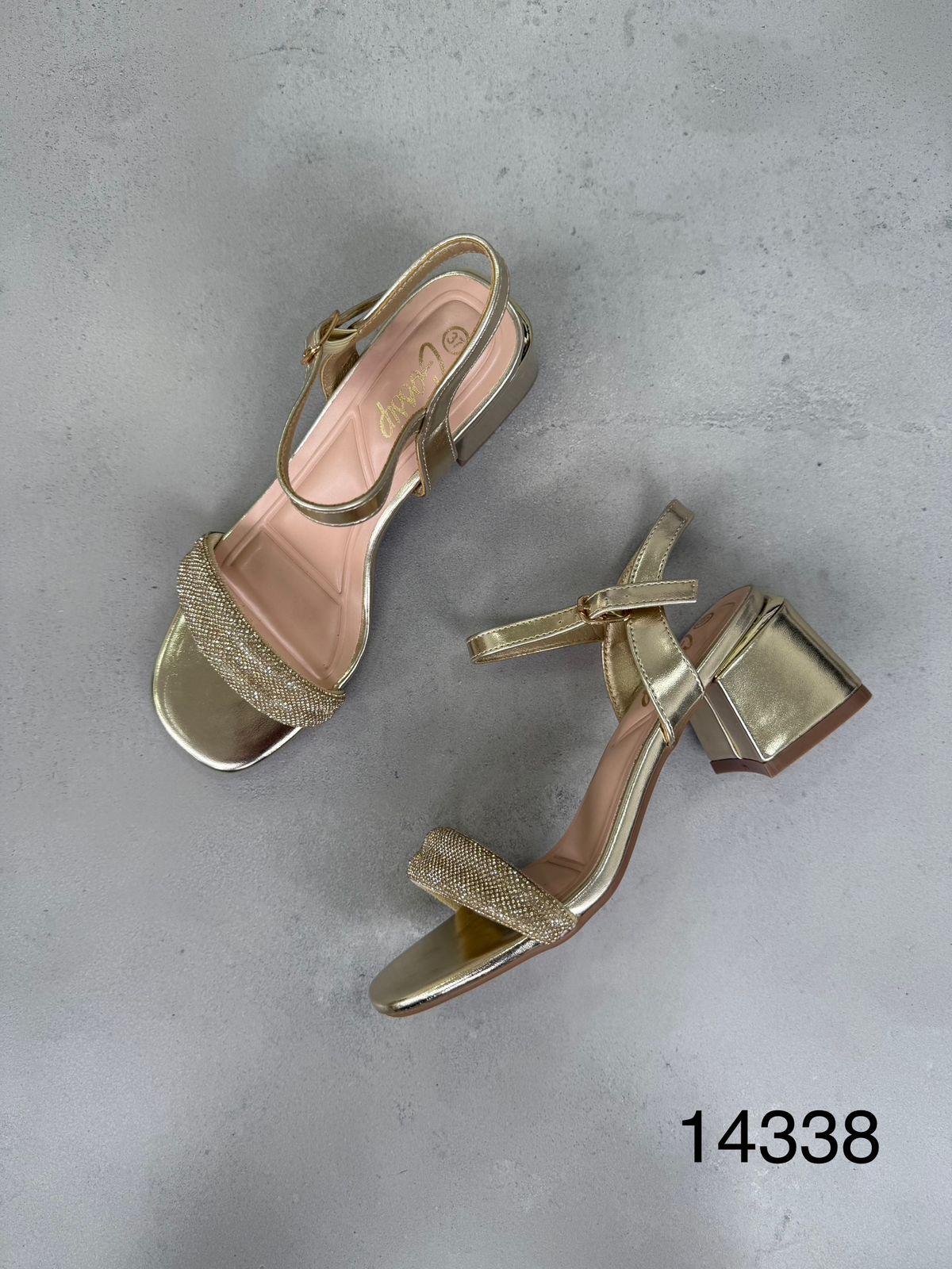 Sandalias Glam Dorado 14338 Con Pulsera Ajustable Y Detalles Brillantes Y Tacón Cuadrado