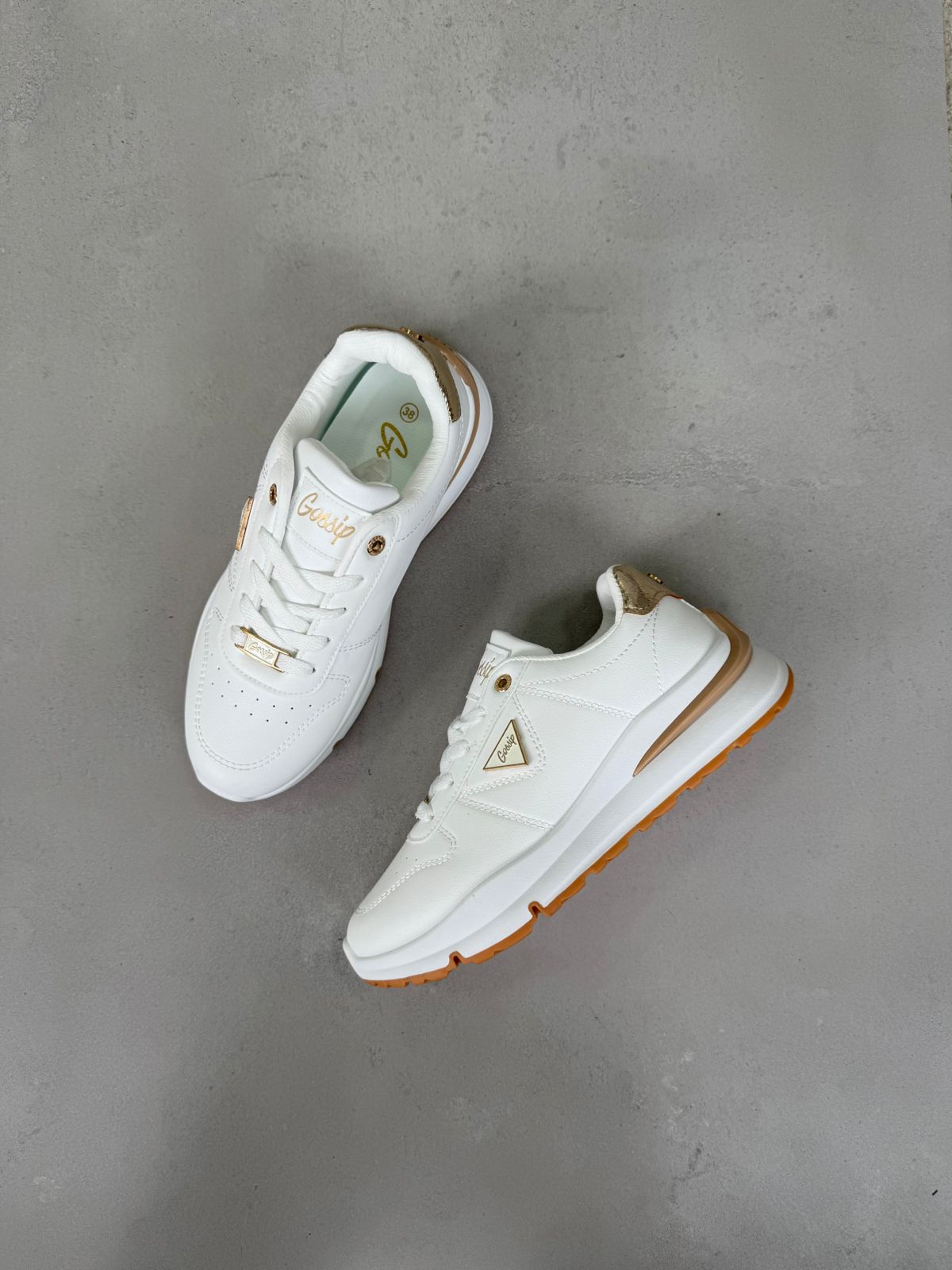 Zapatillas Glam Dorado 14340 Con Plataforma Ligera Y Detalles Metalizados Para Dama Comodidad Todo El Día