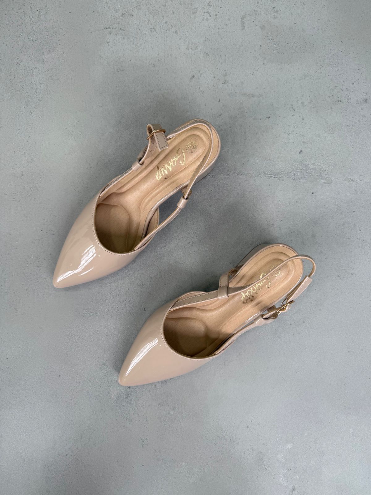 Zapatos Beige Charol Pulsera 14341 Elegante Estilo Versátil Con Tacón Bajo Y Pulsera Ajustable