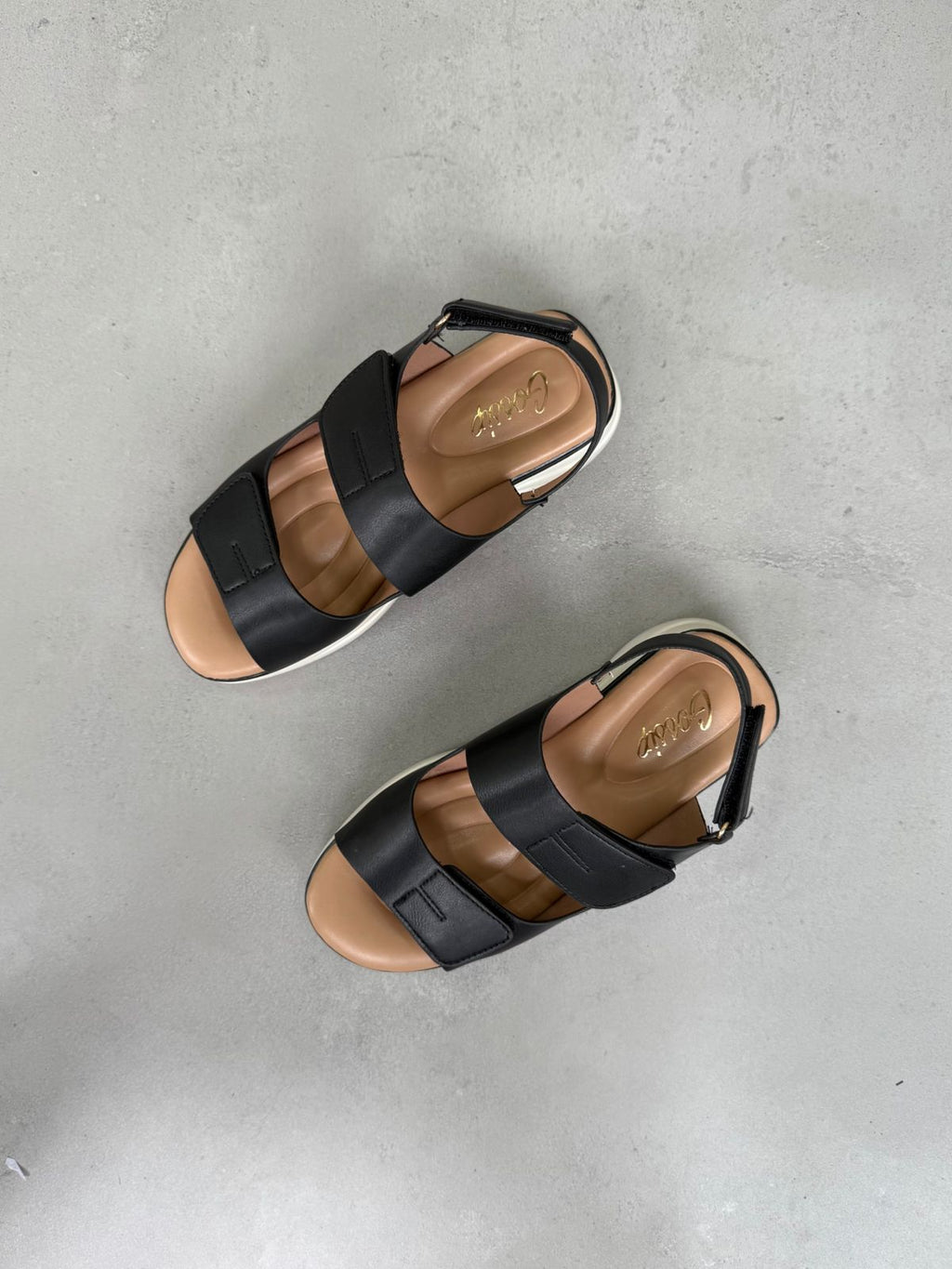 Sandalias Negras Plataforma Urbana 14356 Con Plataforma Ergonómica Y Cierre Ajustable Para Caminar