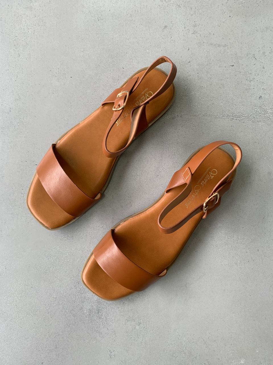 Sandalias Camel 14411 Con Hebilla Dorada Y Suela Baja De Estilo Clásico Confort Todo El Día Revisar