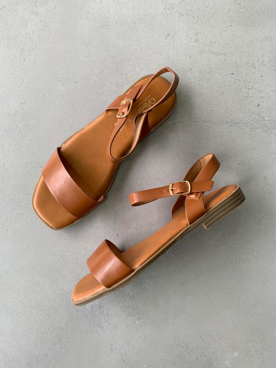 Sandalias Camel 14411 Con Hebilla Dorada Y Suela Baja De Estilo Clásico Confort Todo El Día Revisar