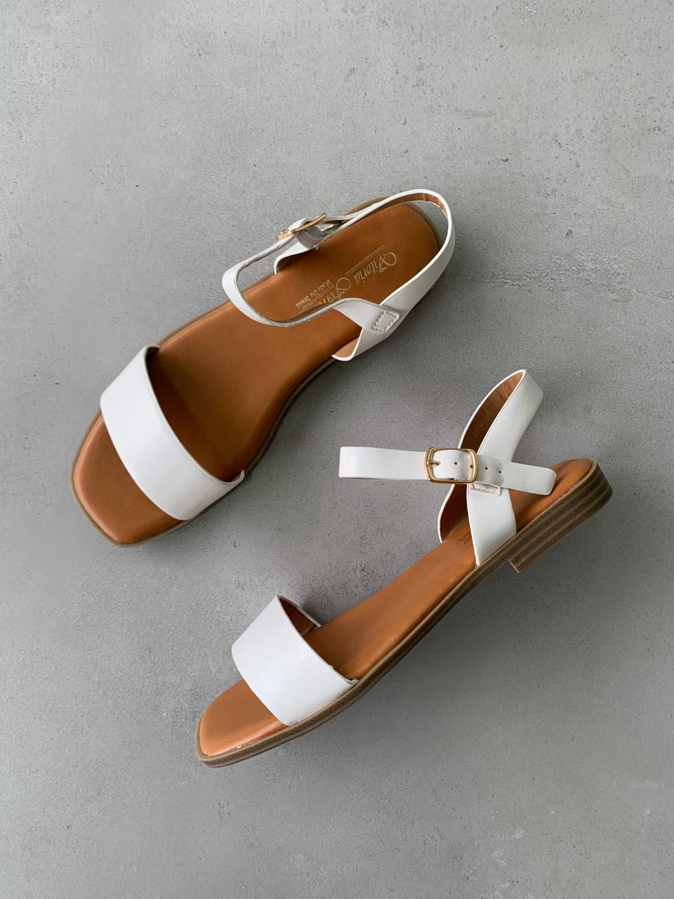 Sandalias Hebilla Dorada Natural 14412 Con Diseño Minimalista Y Suela Baja Para Comodidad Todo El Día