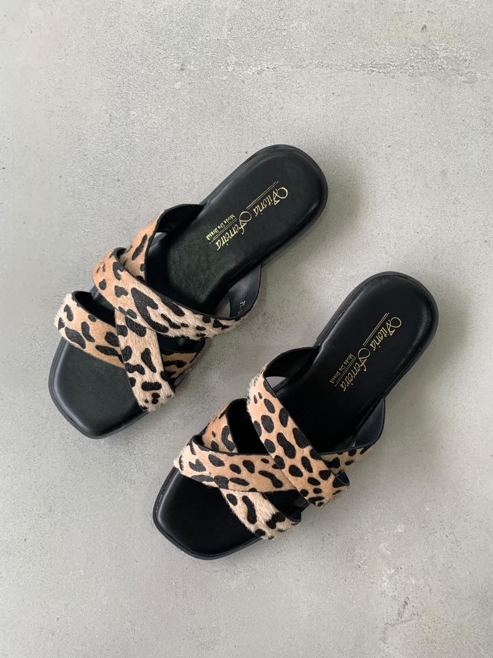 Sandalias Leopardo Cruce De Tiras 14415 Con Ajuste Cómodo Estilo Moderno Y Toque Salvaje