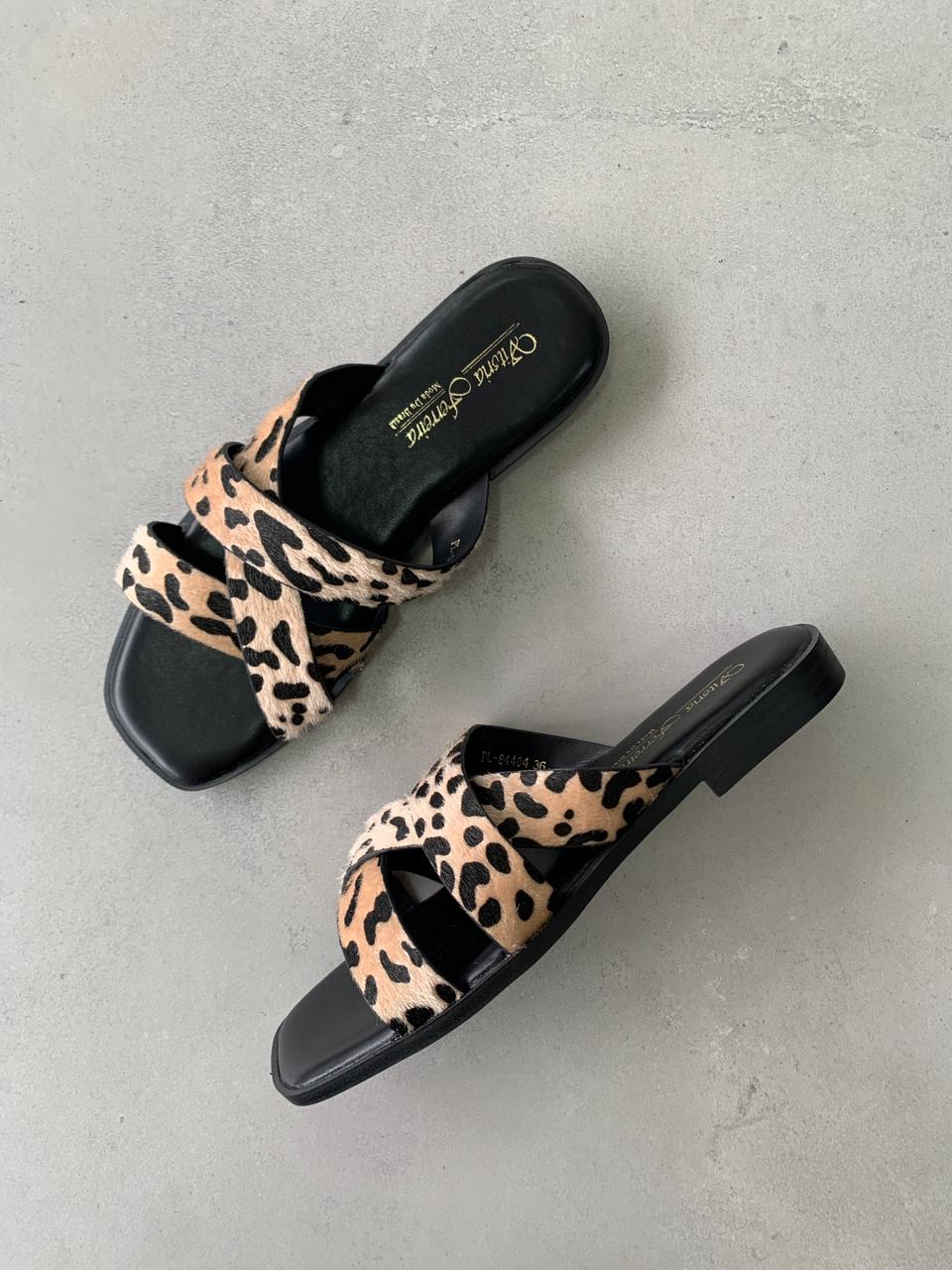 Sandalias Leopardo Cruce De Tiras 14415 Con Ajuste Cómodo Estilo Moderno Y Toque Salvaje