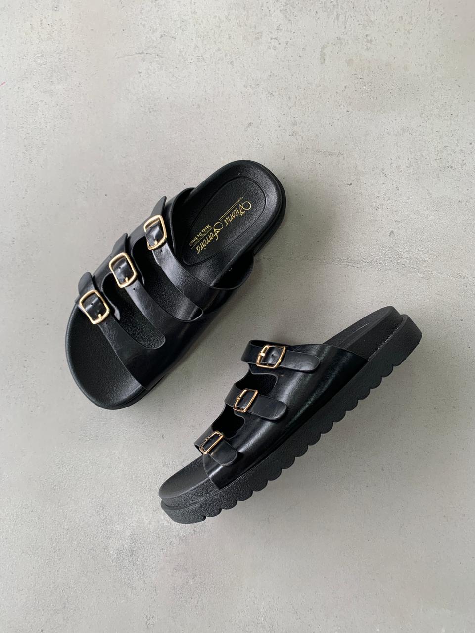 Sandalias Tres Correas 14420 Con Hebillas Metálicas Ajustables Estilo Minimalista