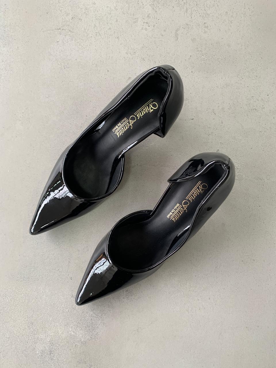 Tacones de Charol Negros con Punta Fina y Tacón Delgado Estilo Atemporal y Sofisticado - 14423