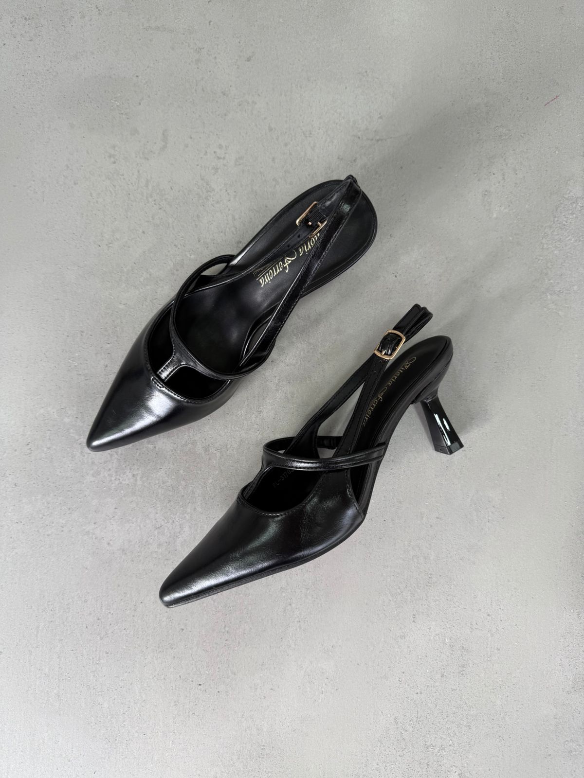 Zapatos Negros De Tacón Medio Correa Cruzada 14426 Elegancia Sutil Y Estabilidad En Cada Ocasión