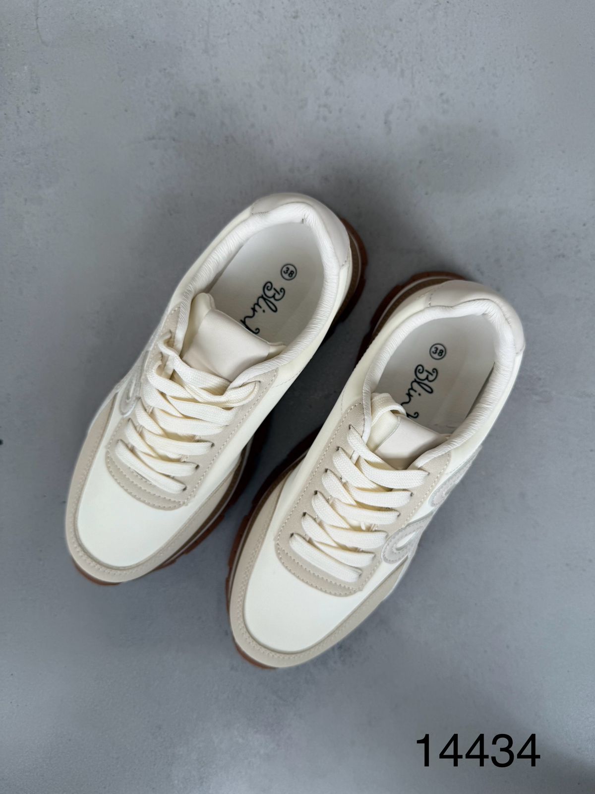 Zapatillas Beige Mix 14434 Con Comodidad Urbana Y Detalles En Textura Mixta Con Estilo Natural