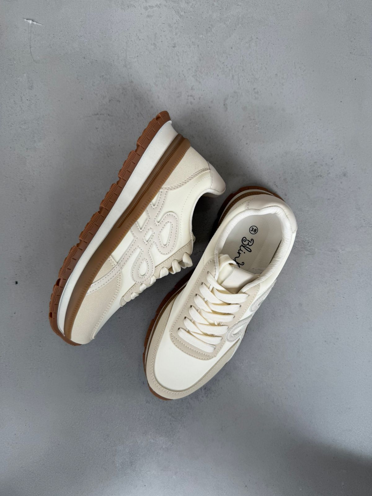 Zapatillas Beige Mix 14434 Con Comodidad Urbana Y Detalles En Textura Mixta Con Estilo Natural