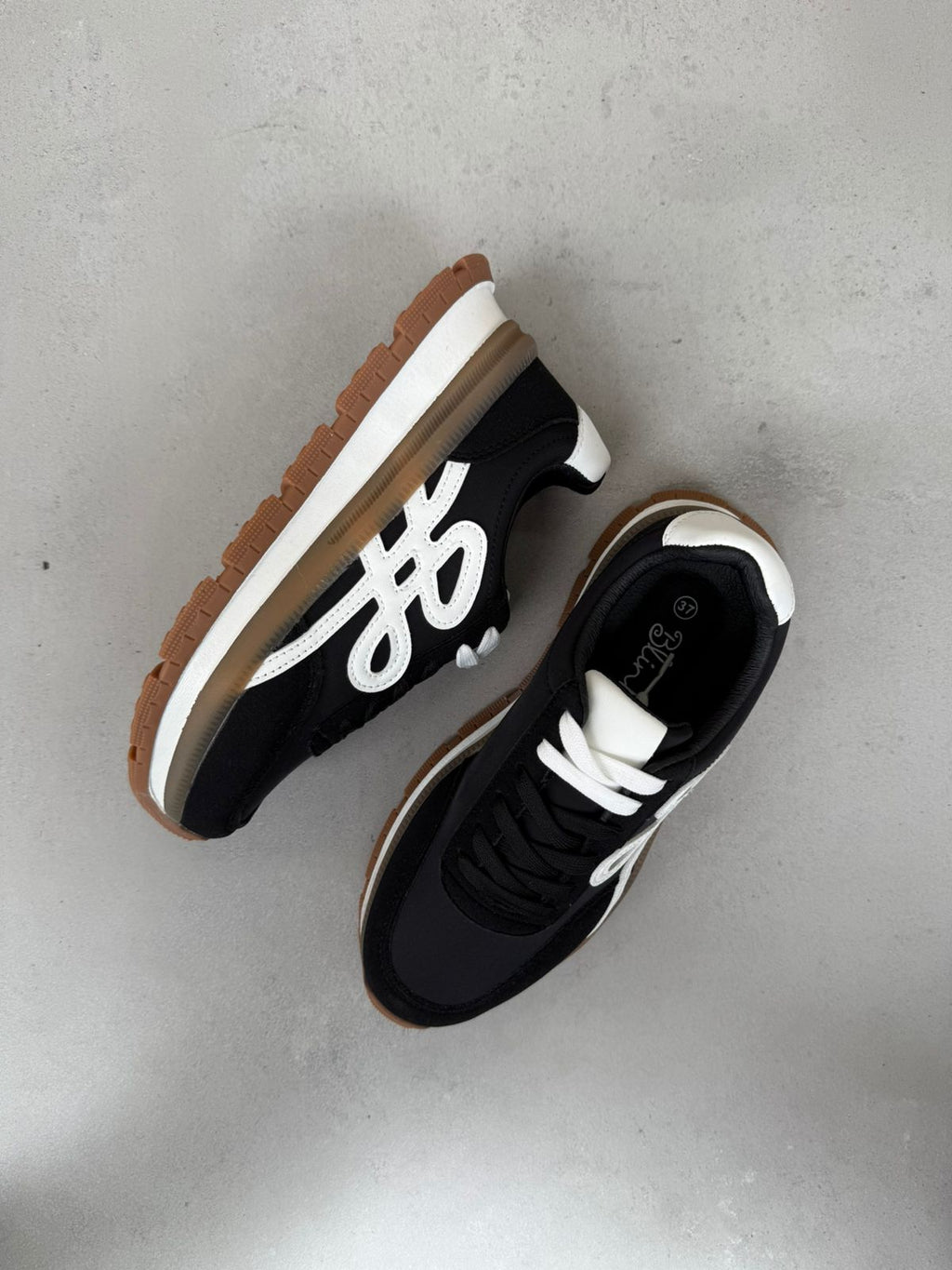 Tenis Neo Urbano 14435 Con Detalles Blancos Suela Bicolor Y Estilo Moderno Y Versátil Para Uso Diario