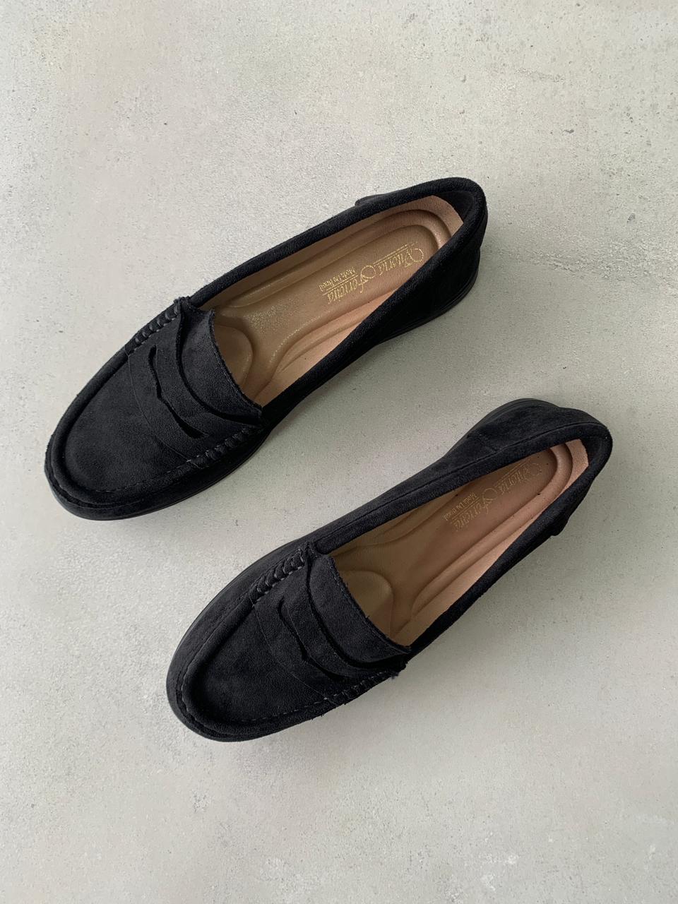 Mocasines Gamuza Negro 14450 Con Textura Suave Y Suela Del Mismo Tono Confort Y Elegancia
