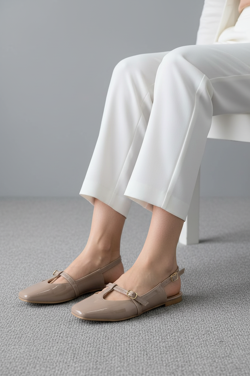 Bailarinas Taupe Charol Hebilla Lateral 14455 Corte En T Realza Silueta Toque Moderno