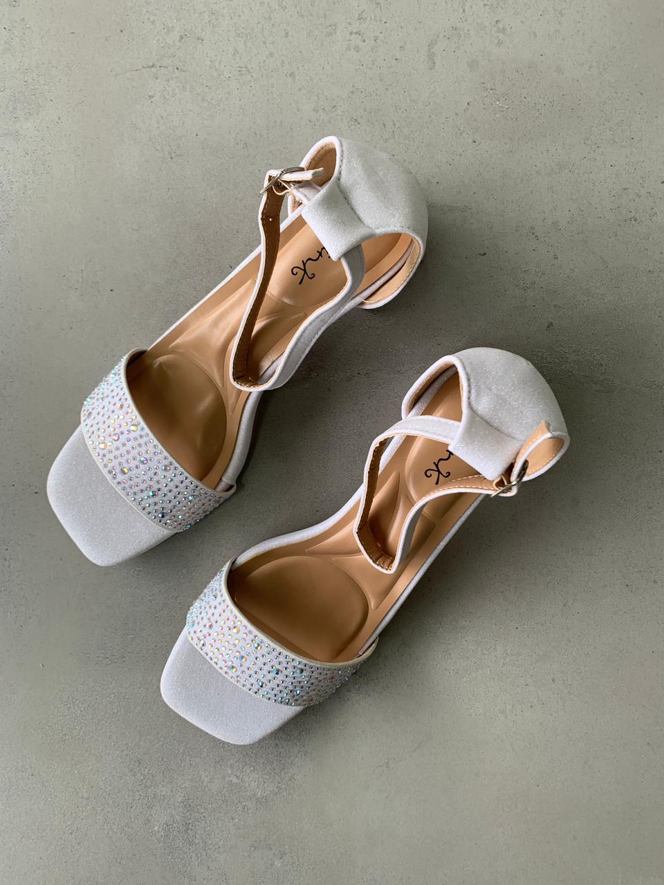 Sandalias Blancas Con Brillos Y Tacón Cuadrado 14468 Elegancia Y Sofisticación En Cada Paso