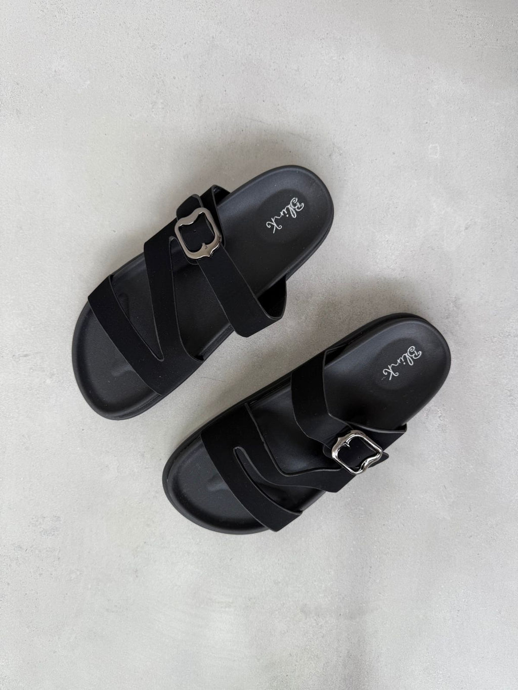 Sandalias Minimalistas Cruzadas Con Hebilla Metálica 14472 Plantilla Acolchada Para Máxima Comodidad