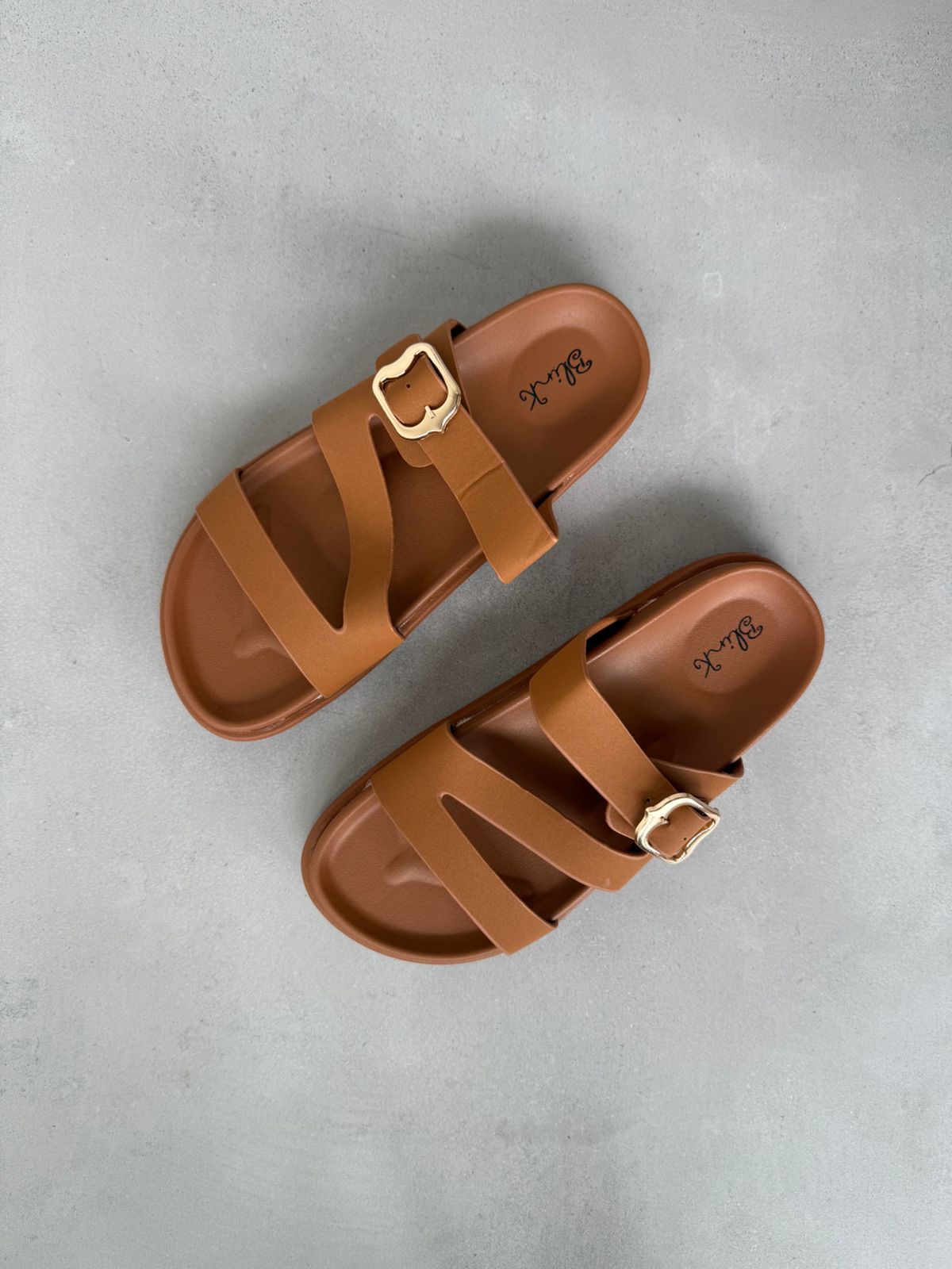 Sandalias Camel Hebilla Dorada Cruzadas 14474 Confort Excepcional Y Frescura En Cada Paso