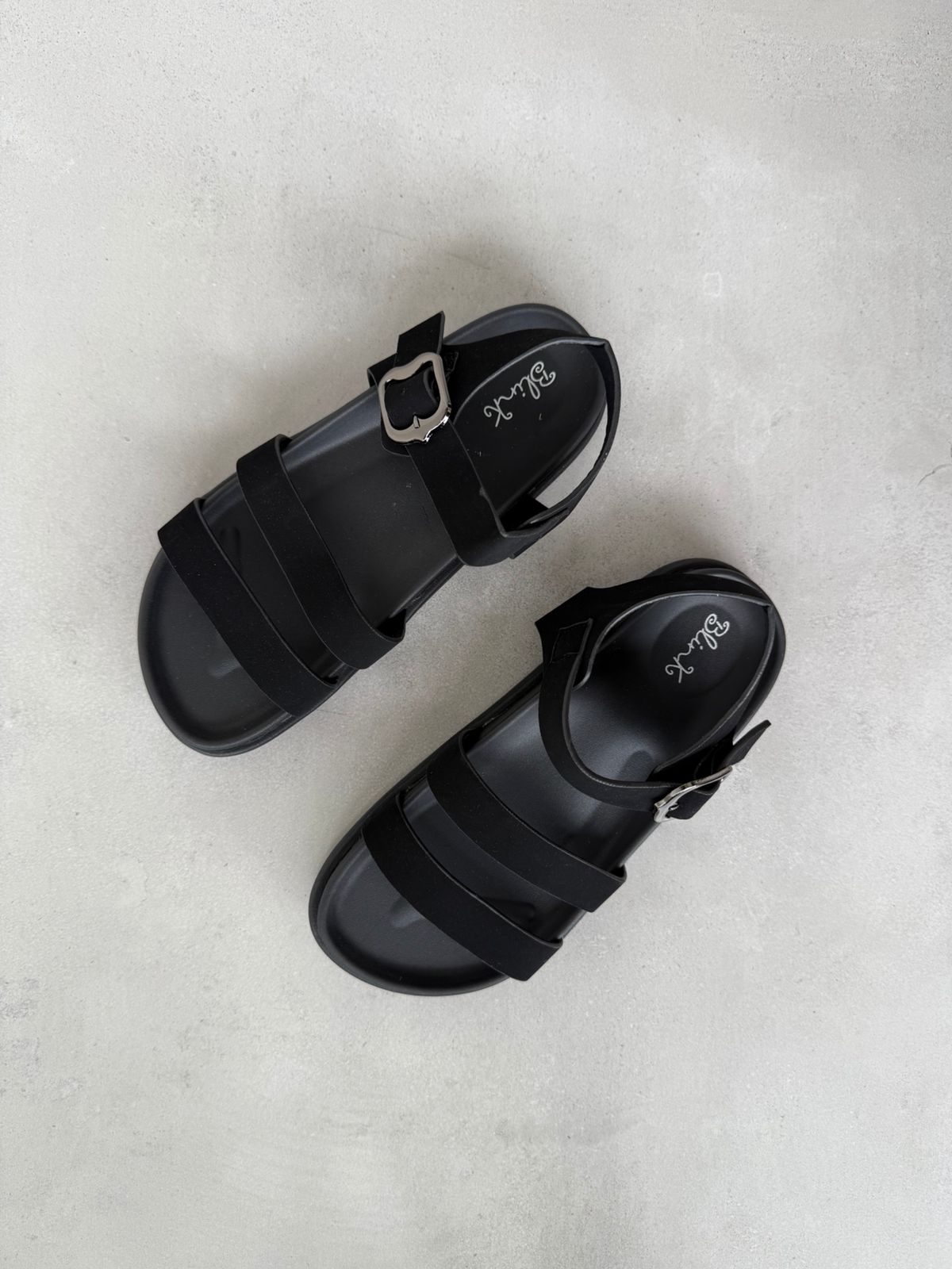 Sandalias Negras Elegancia Minimalista 14476 Con Tiras Cruzadas Y Hebilla Para Uso Diario