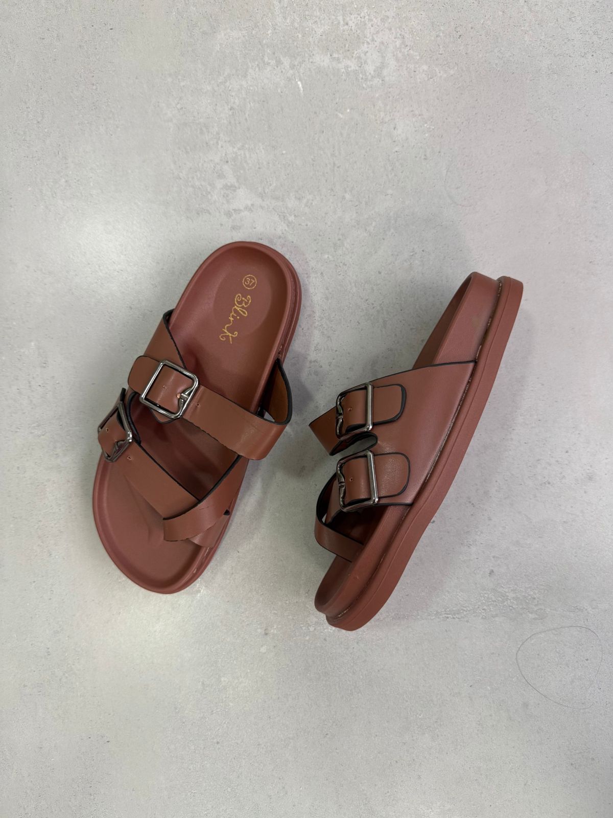 Sandalias Comodidad Natural 14494 Con Suela Ergonómica Y Doble Hebilla Metálica Para Confort Todo El Día