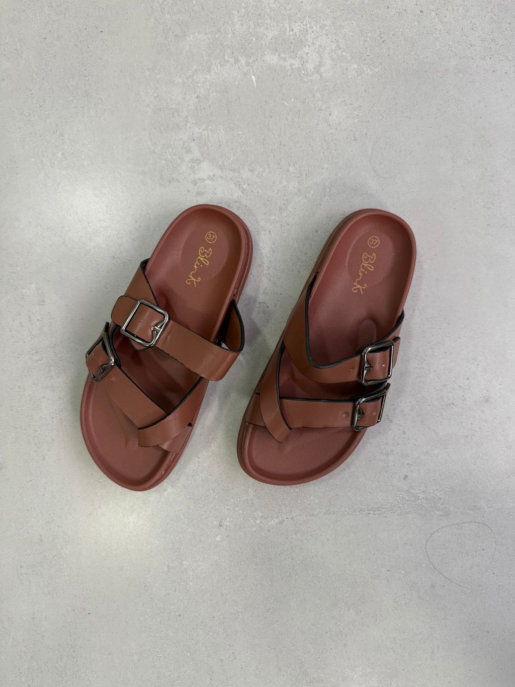 Sandalias Comodidad Natural 14494 Con Suela Ergonómica Y Doble Hebilla Metálica Para Confort Todo El Día