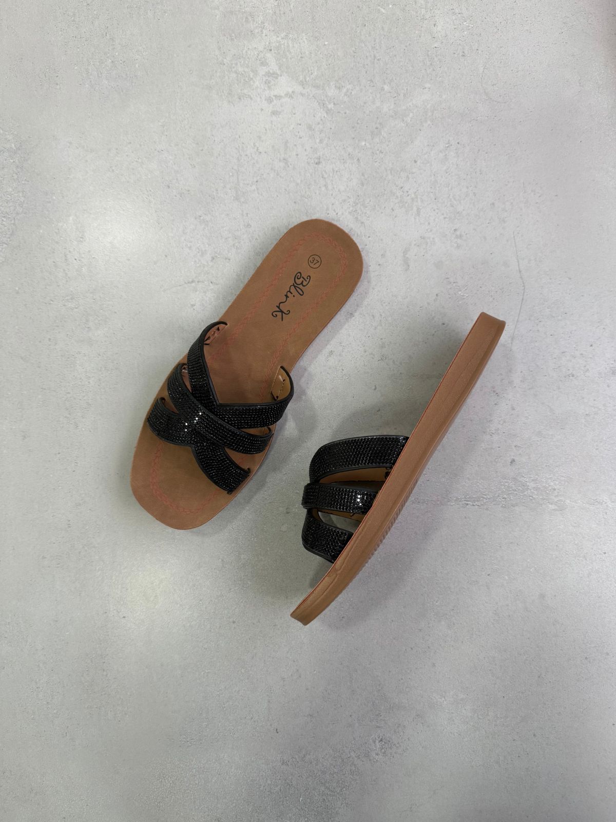 Sandalias Brillo Cruzado Con Tiras 14499 Comodidad Y Elegancia Para El Día A Día