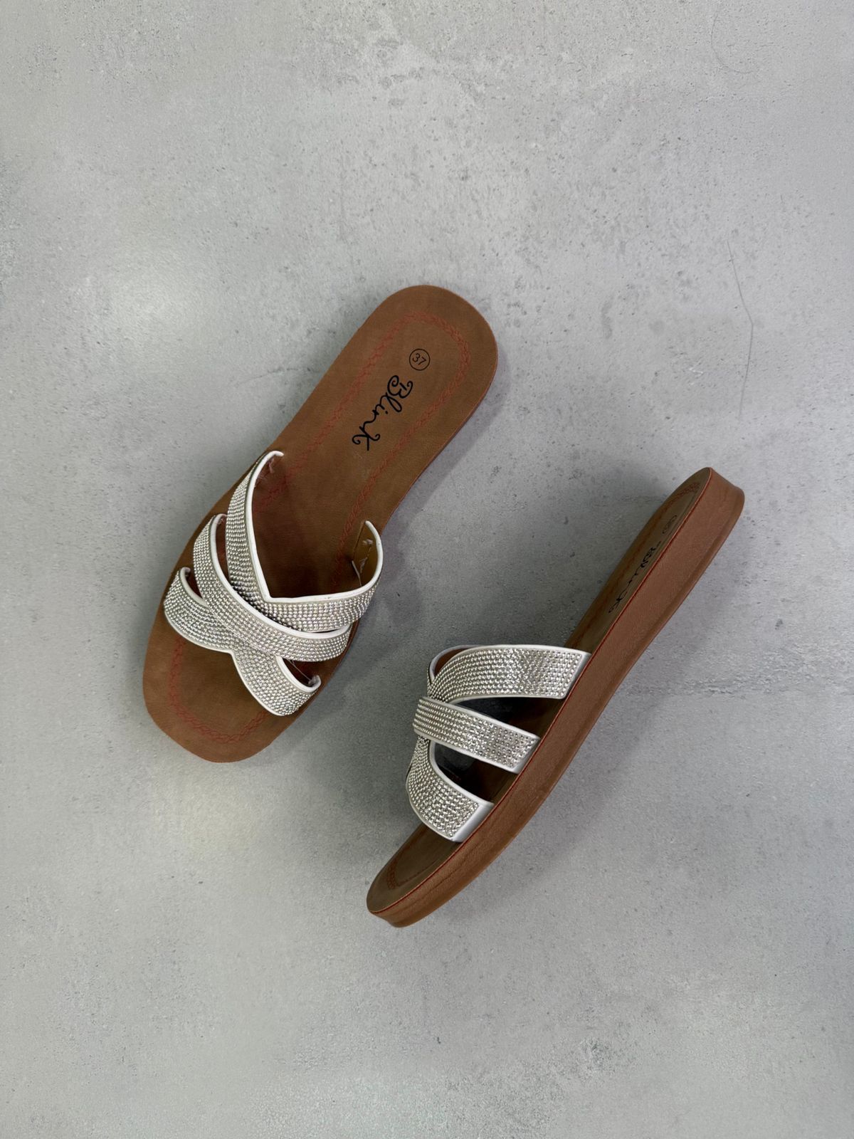 Sandalias Brillo Cruzado Blanco 14500 Elegancia Moderna Y Comodidad Para Cada Paso Diario