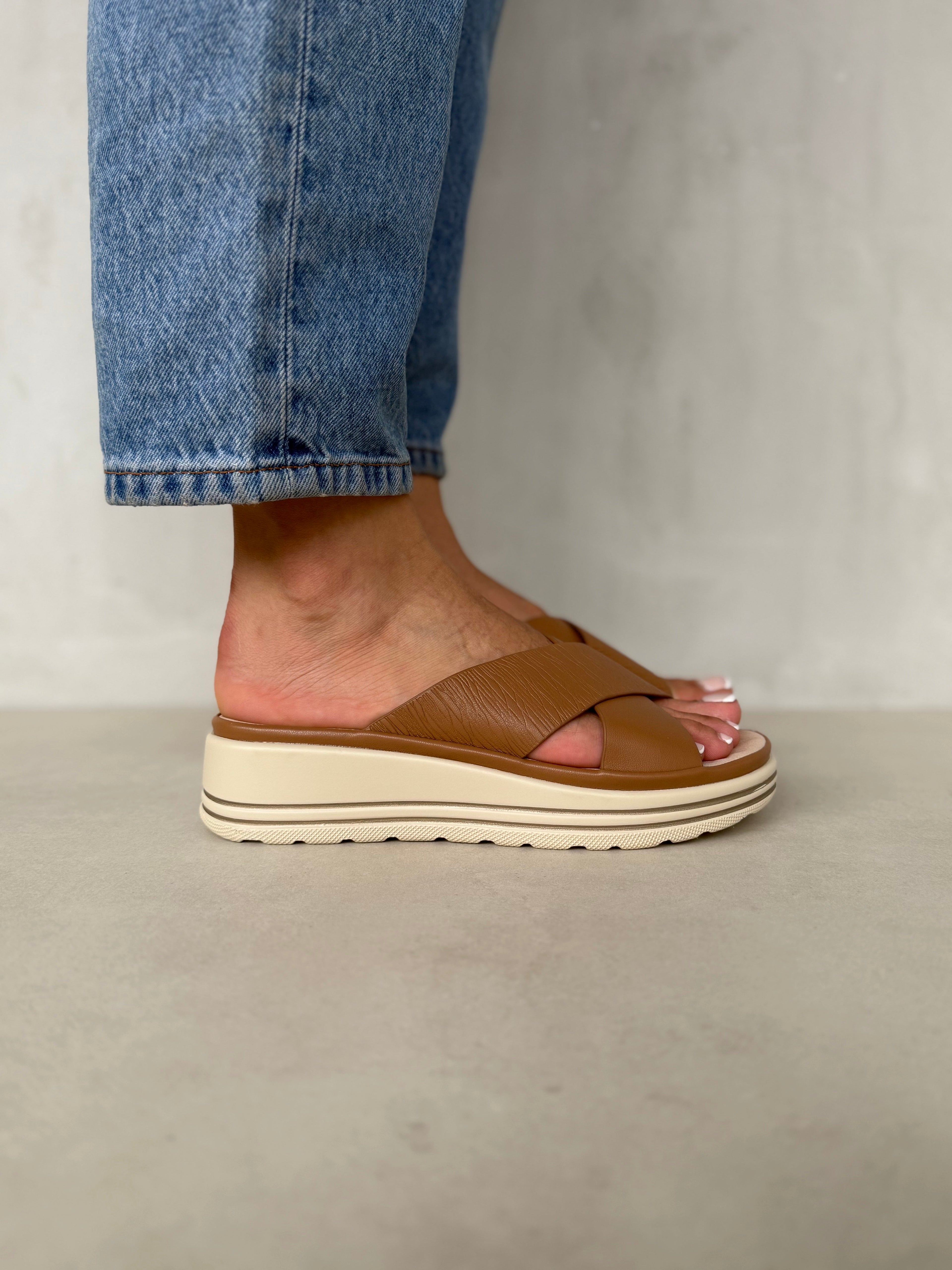 Sandalias De Plataforma Cruce Frontal 14039 Confort Duradero Y Estilo Femenino