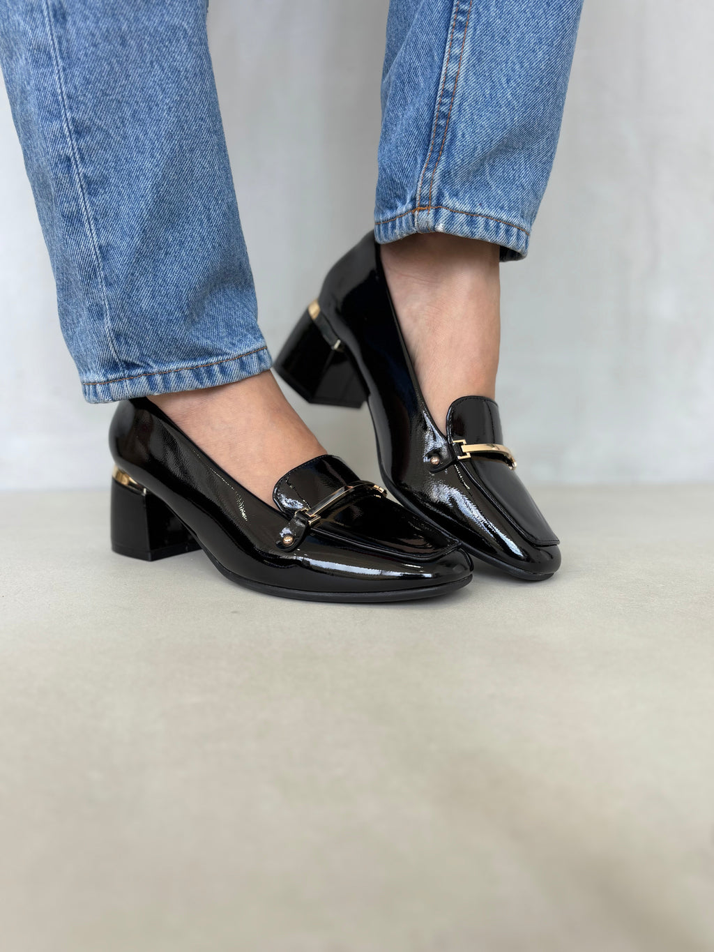 Zapatos De Tacón Medio Charol Dorado 14256 Elegancia Y Confort Para Cualquier Ocasión